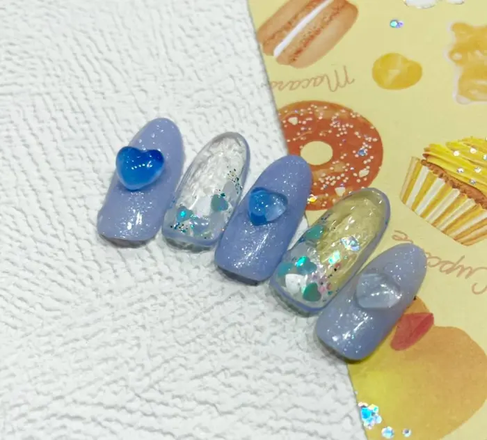 紫外線で色が変わるハートパーツ使用 ふわっとハートネイル La Gemme 新宿御苑店所属 La Gemme 藤本のネイル デザイン ミニモ