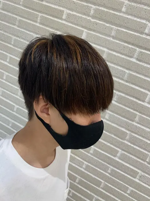 メンズスタイルに スライシングハイライトを10枚入れたスタイル 10枚でも存在感のあるハイライトに Macho所属 松井 彰人のヘア カタログ ミニモ