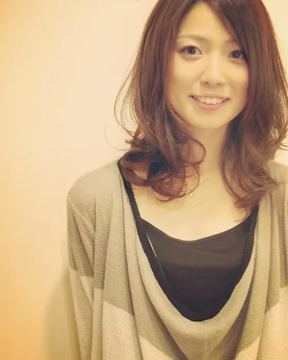 通常のアルカリ性ではなく 健康な髪と同じ弱酸性の薬剤を使用した 髪に負担の少ないデジタルパーマです Valer Hair所属 Valer Hairのヘアカタログ ミニモ