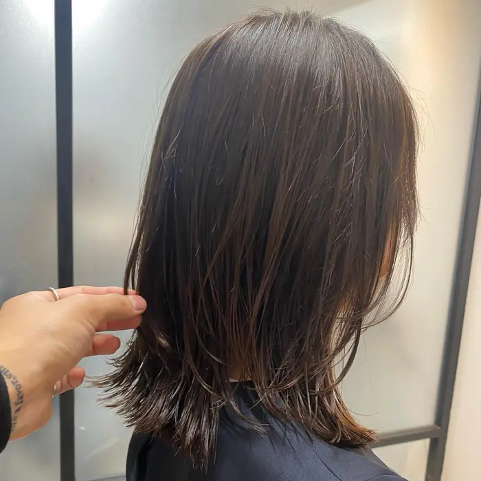 外ハネが今のトレンド 朝のスタイリングも表面を巻くだけな時短で簡単 Salowin 表参道所属 韓国ヘア 嶋田陽平のヘア カタログ ミニモ