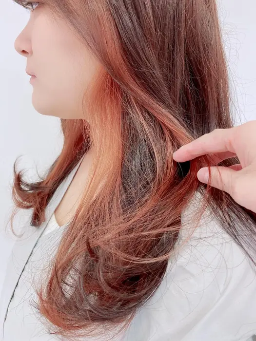 全体はモーブブラウンカラー インナーは1ブリーチでピーチオレンジカラーです Channel所属 Channel岩村 絵理香のヘア カタログ ミニモ