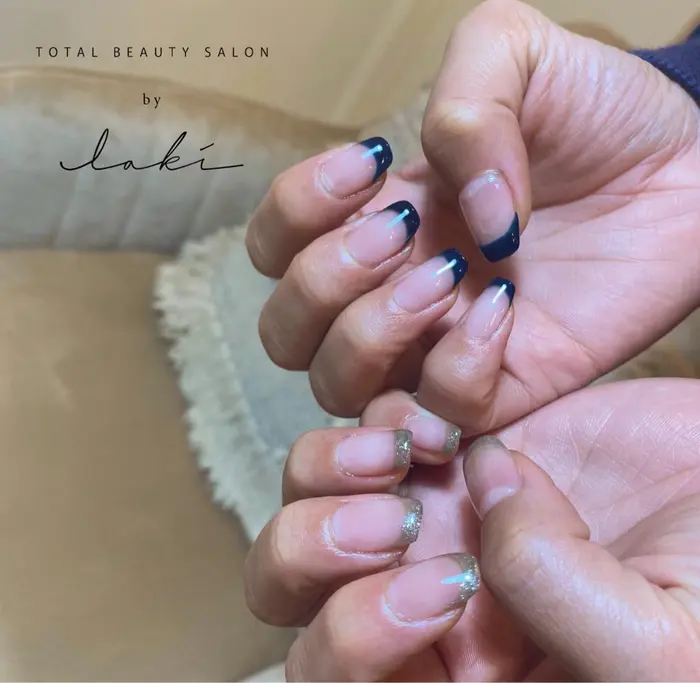 ベースカラーなしのフレンチも 左右違うカラーでおしゃれに By Laki所属 アダチ カエデのネイルデザイン ミニモ