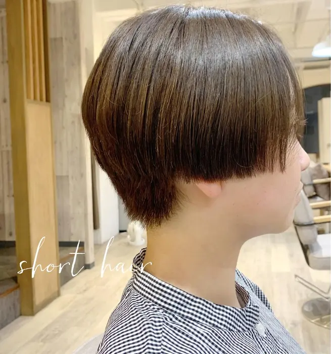ボックスショート ハイライトを細かく入れ グレージュをオンカラー ぷつんとしたライン感のあ Peg Hair所属 透け感ショート Takahiroのヘアカタログ ミニモ