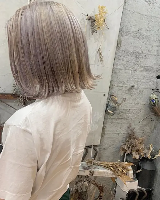 ホワイトブロンドヘア 切りっぱなしボブ エシカ所属 南船場ethica Ayakaのヘアカタログ ミニモ ホワイトブロンドヘア 切りっぱなしボブ エシカ所属 南船場ethica Ayakaのヘアカタログ ミニモ