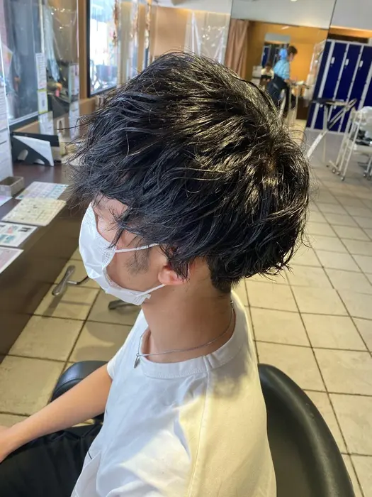 メンズスタイリング メンズパーマ スパイラルパーマ ツイストスパイラルパーマ ツイストパーマ パー Lee 大阪店所属 モモカ のヘアカタログ ミニモ