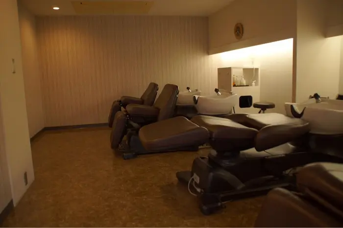 夢シャンでくつろげる上質なフルフラットシャンプー台 髪質改善 縮毛矯正 専門サロン所属 He Roのヘアカタログ ミニモ