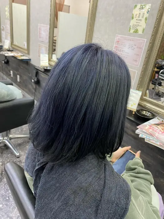 マットネイビーブルーアッシュ お客様のご要望を聞いて 色落ちなど 今後の事を考え お客様にあった トレフル泉大津店所属 Kokiのヘアカタログ ミニモ