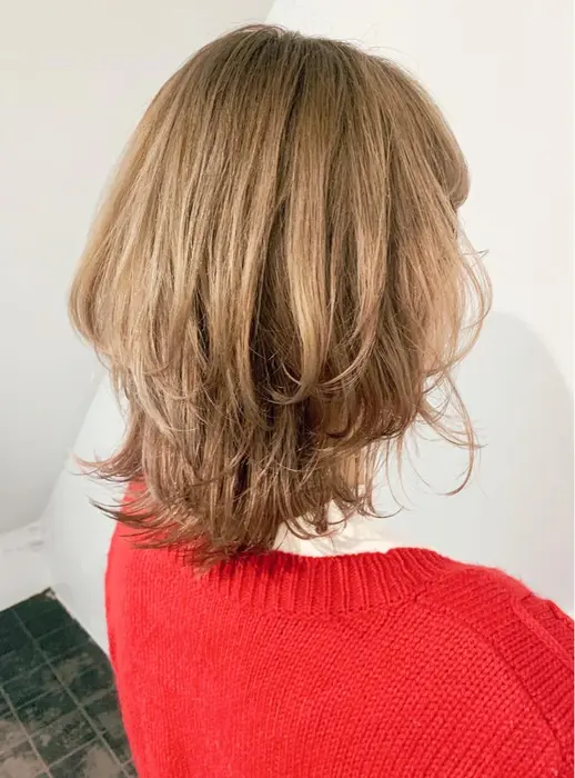 ミディアムウルフ ホワイトブロンド ウルフカット ブロンドベージュ レイヤースタイル F Beauty所属 ウルフ ボブ 山田梨奈のヘアカタログ ミニモ