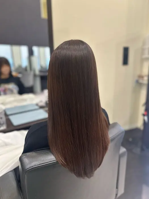 自然なツヤ感ストレートパーマに仕上げました
