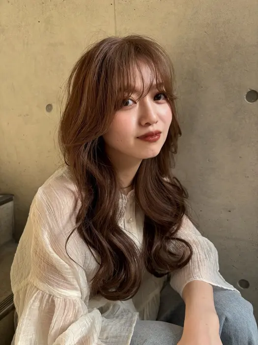 ロングヘアに前髪が大人カジュアルスタイルに