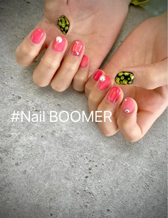 ニコちゃん Smile大好き 親指ニコニコ 派手ネイル Rina所属 津村 里菜のネイルデザイン ミニモ