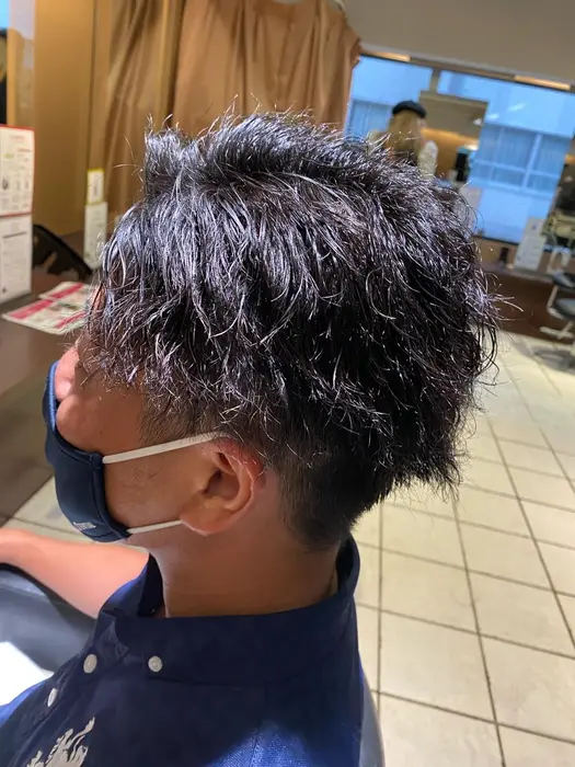 メンズスタイリング メンズパーマ スパイラルパーマ ツイストスパイラルパーマ ツイストパーマ パー Lee 大阪店所属 モモカ のヘアカタログ ミニモ