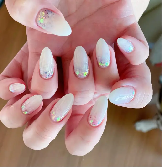 ホーローグラデーションネイル グラデーションネイル 春ネイル 夏ネイル 上品ネイル キラキラネイル Pokapoka Nail所属 Mia 4月閉店 のネイルデザイン ミニモ