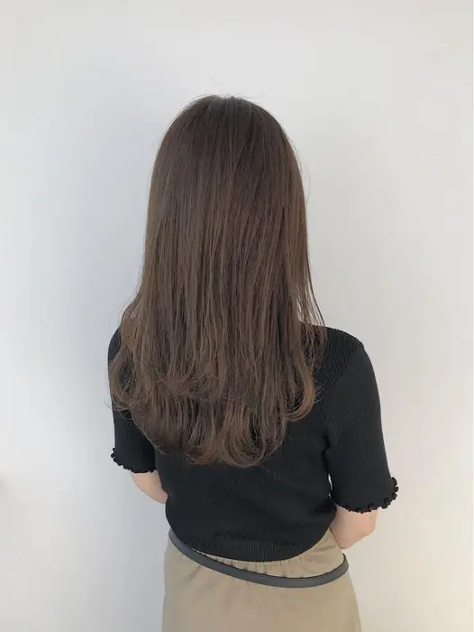 赤み消した透明感カラーならお任せ下さい 日本人の地毛は赤茶色で出来てる事が多いので 普通にカ U Realm所属 店長 安達 優生のヘアカタログ ミニモ