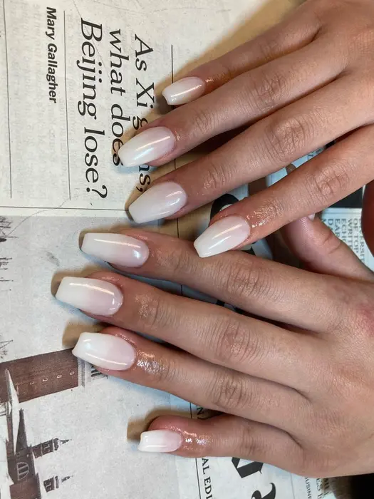 乳白色のワンカラーです Kireie所属 伊藤 奈央 のネイルデザイン ミニモ