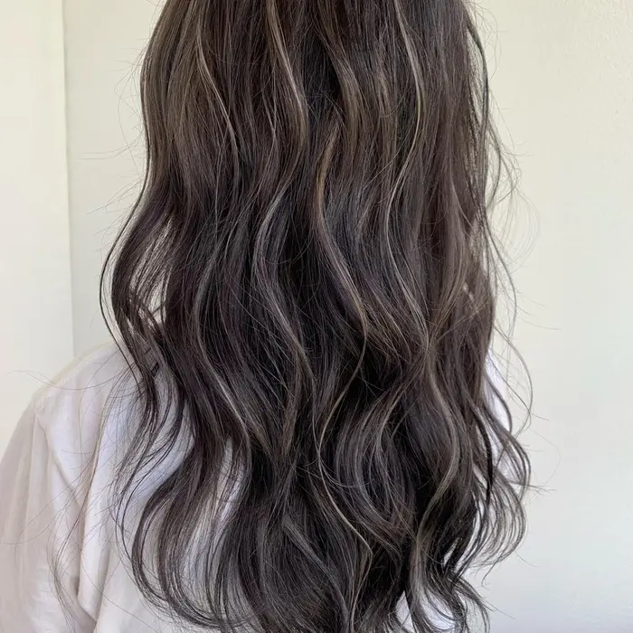 ざっくり感 繊細さのオマージュ ハイライトで作る3dカラーは 色んなデザインが楽しめます テクライズ名駅所属 下村 俊貴のヘアカタログ ミニモ