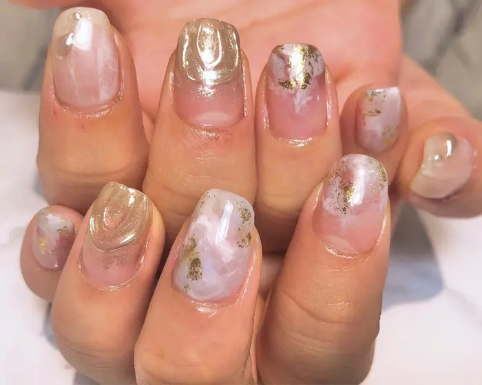 ホワイト ミラーニュアンスネイル Le Coeur Hair Beauty プレジー店所属 加藤 花菜 のネイルデザイン ミニモ