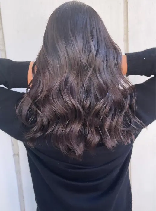 グレージュ ハイライトカラー ハイライト ブリーチなし 艶感 外国人風カラー 韓国ヘア 3dカラー Ivy所属 ブリーチなし艶カラー 表参道 青山のヘアカタログ ミニモ