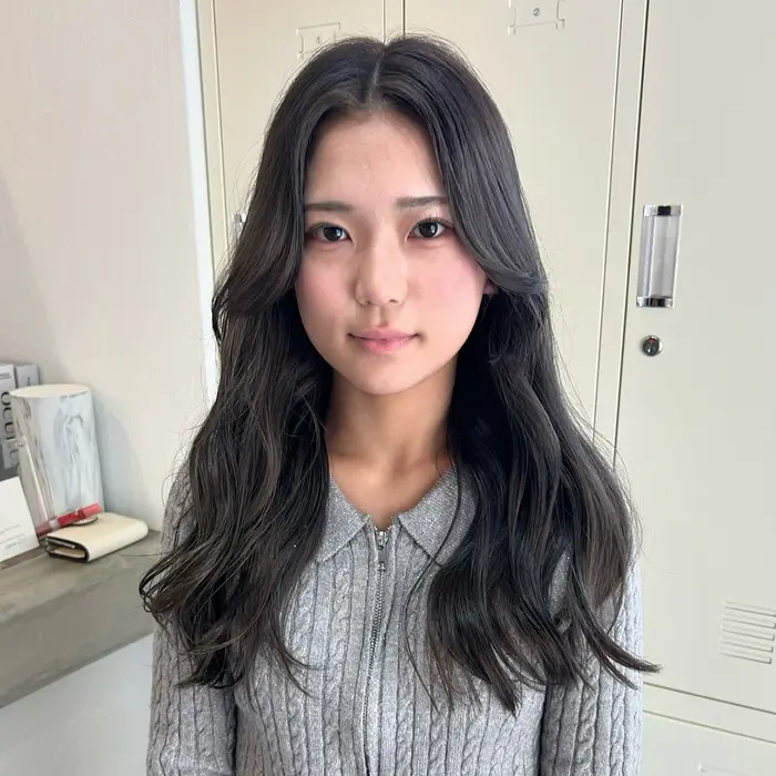 バージン毛から1回ブリーチで
透明感たっぷりなアッシュグレーに.・☆