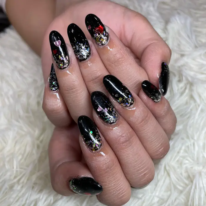 黒ネイル ハートネイル ラメグラデーション シンプルネイル バレンタインネイル 富士市ネイルサロン 7 Snail所属 深澤 美緒のネイル デザイン ミニモ