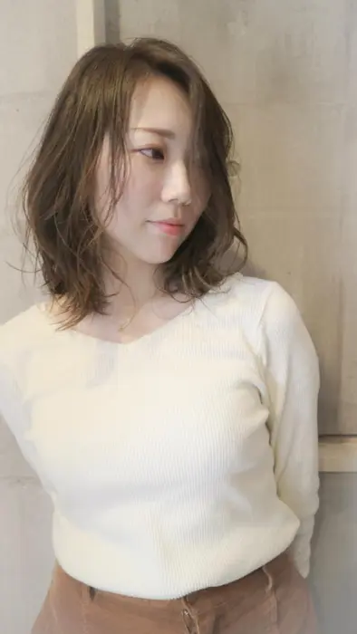 濡れ髪大人ミディ サイド イルミナカラーオーシャンとシャドウでベースカラー 毛先にさりげなくハイラ Hana Hair ハナヘアー 所属 堀田 晋作のヘアカタログ ミニモ