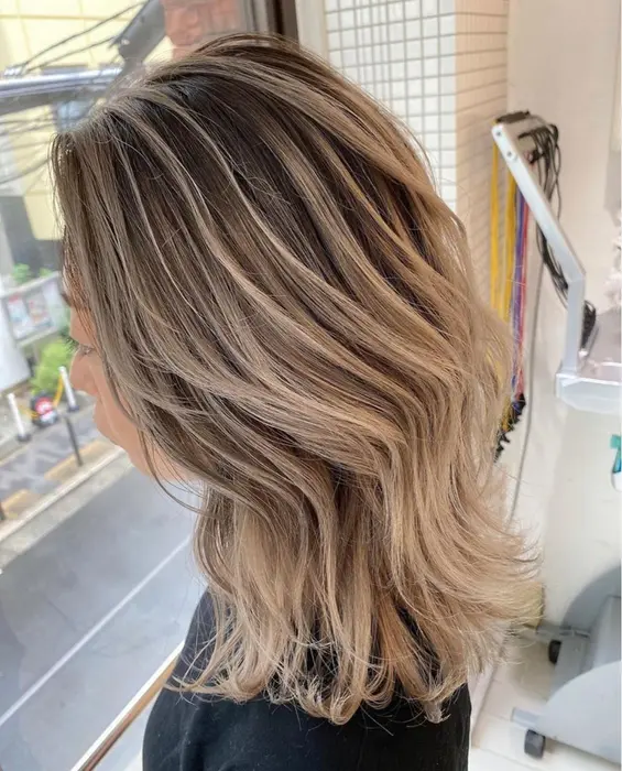 バレイヤージュ バレイヤージュモデル募集 Vogue 心斎橋駅 番出口 徒歩分所属 心斎橋 Vogue Aoiのヘア カタログ ミニモ