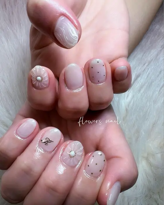 Simple Design クリアホワイト ベースカラー クリアフラワー 12月限定 Flowers Nail所属 Flowers Nailのネイルデザイン ミニモ