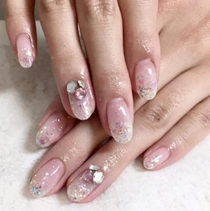 ミドル 5980円 フットは 550円 ストーンはフラットストーン斜め置き Vカットの場合は追加費 プライベートネイルサロン所属 A ネイリストの ネイルデザイン ミニモ