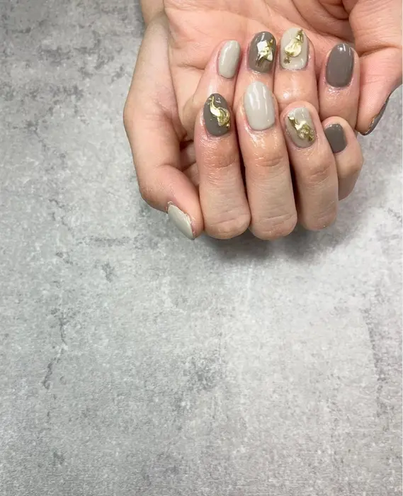 オーダーメイドネイル ニュアンスネイル グレー ファストネイルプラス新宿店所属 Fastnail Plus 新宿店のネイル デザイン ミニモ