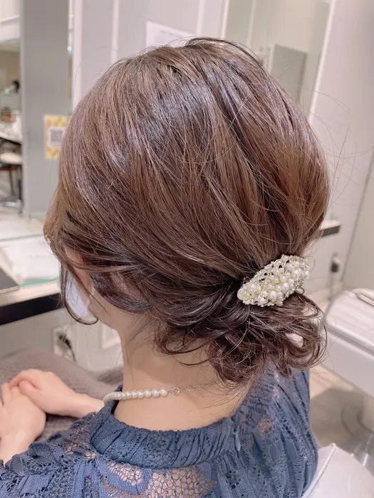 肩下くらいの長さで作るシニヨン Neolive Ginza 銀座店 ヘア 所属 鶴岡 香純のヘアカタログ ミニモ