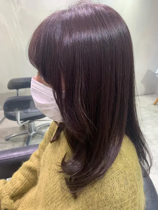 顔まわりのレイヤーも 外巻きにすればオシャレ度アップ ラベンダーグレージュで 落ち着いた雰囲 Viv所属 小辻 結花 韓国風ﾍｱのヘアカタログ ミニモ