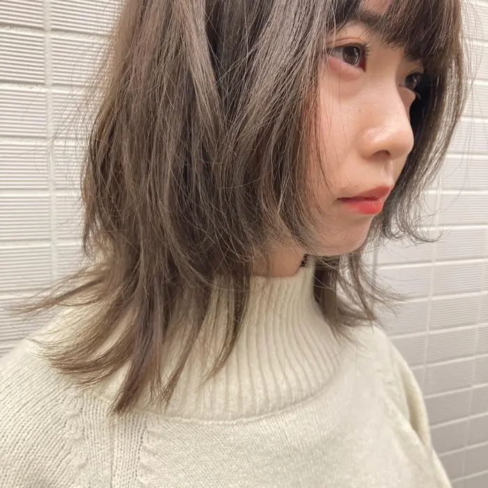 スモーキーオリーブ ブリーチなしでもできるカラーです 髪の赤みを飛ばしてくれる緑を使ったカラーは シロイハナ所属 カワタ リュウセイのヘアカタログ ミニモ