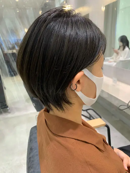 サイドは刈り上げてクールな雰囲気に ブルーブラックでよりかっこよく Viv所属 小辻 結花 韓国 風ﾍｱのヘアカタログ ミニモ