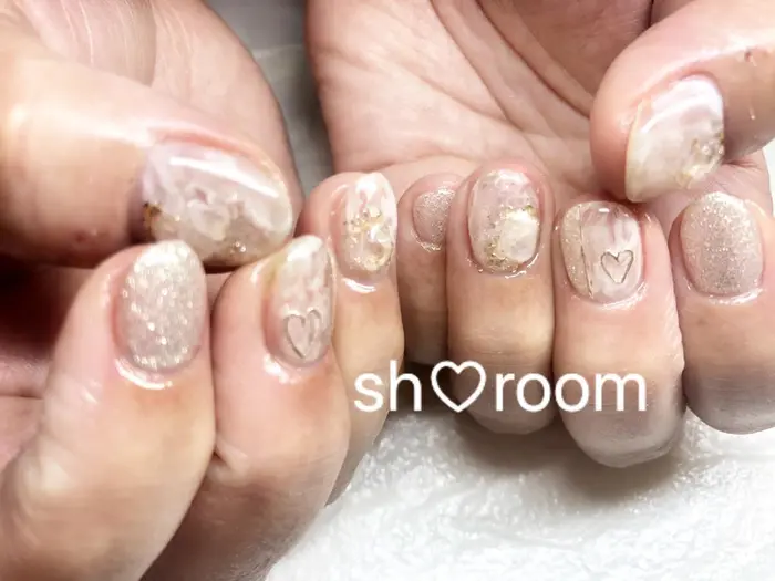 夏ネイル ローズクォーツネイル キラキラネイル ホワイトネイル 河内長野ネイルサロン 河 Nail Salon Saki所属 Sh Roomの ネイルデザイン ミニモ