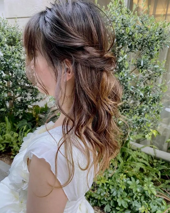 ゆる く巻いたハーフアップ ヘアメイク専門サロンfelice所属 似合わせヘアアレンジ Suzuのヘアカタログ ミニモ