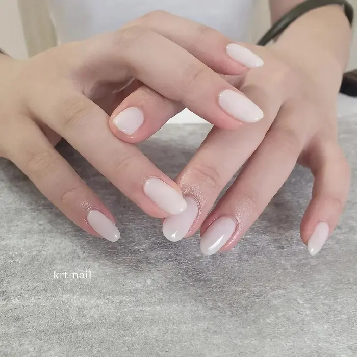 透け感ホワイトのワンカラーネイル ネイルモデル 様募集中です 詳細はハイライトから Krt Nail所属 Krt Nailのネイル デザイン ミニモ