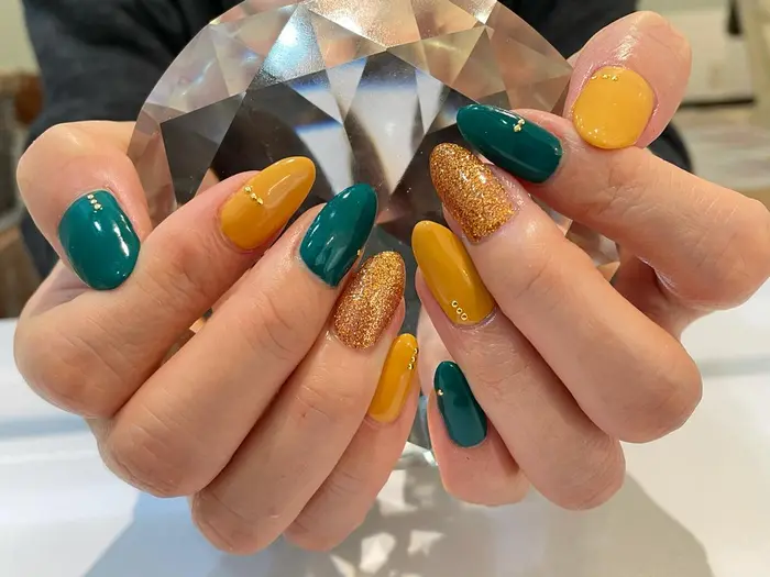シンプルでお洒落なカラフルネイル Sincerely ネイル マツエク エステ所属 Sincerely シンシアリーのマツエク デザイン ミニモ