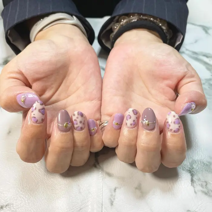 パープルヒョウ柄 ネイル Hobinails所属 Hobi Nailsのネイルデザイン ミニモ