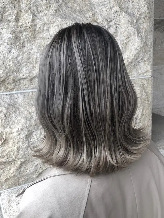 バレイヤージュ シルバーアッシュ Taboo Central所属 ハイトーン 韓国風 カラーkazuhoのヘアカタログ ミニモ