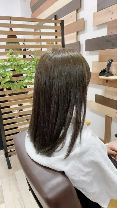 マット系カラー 濃い目のマットをオンカラー エドルカラーを使用してますので日本人特有の赤みを抑え パキラ所属 スギ モトのヘアカタログ ミニモ