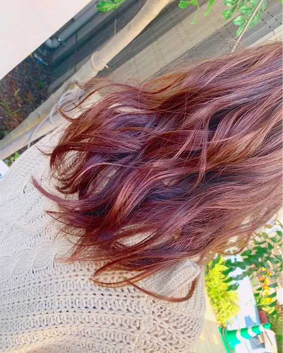 ピンクカラー ライトナーでベースを上げてます カラー ミディアム Emu エミュ 所属 池 由衣菜のヘアカタログ ミニモ