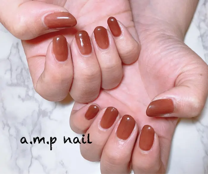 クロワッサンカラー ココアカラーを混ぜて作りました 絶妙なおしゃれなカラーになりました A M P Nail所属 高山 奈津美のネイル デザイン ミニモ