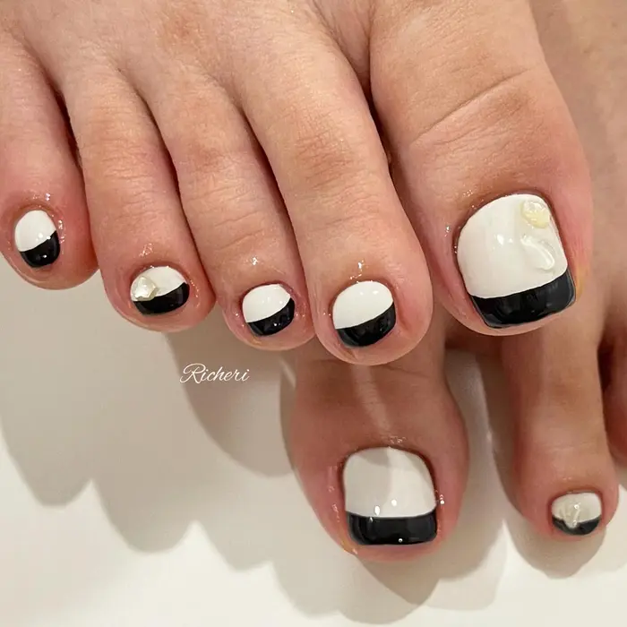 フットネイル フットは2 3ヶ月もつので 今から始める方が多いです Private Nail Salon Richeri所属 Richeri Ayaのネイルデザイン ミニモ