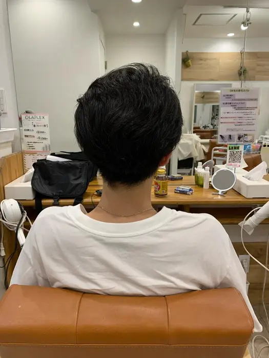 全体を後ろに流しやすくパーマをかけました ナチュラルにかけることでセットが楽になり セットをしてな ヘアディーカラー所属 二瓶 海人のヘアカタログ ミニモ