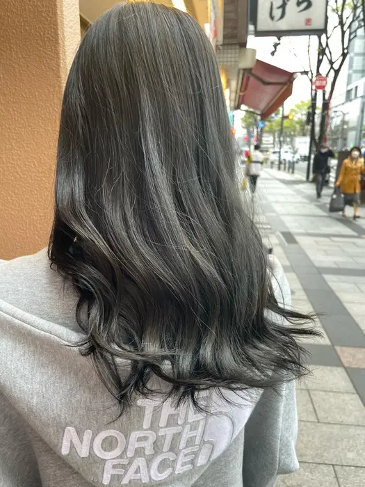 アッシュ ブラック アッシュブラック 暗染め トーンダウン Alushe 錦糸町店所属 ナチュラルヘア 押山唯のヘア カタログ ミニモ