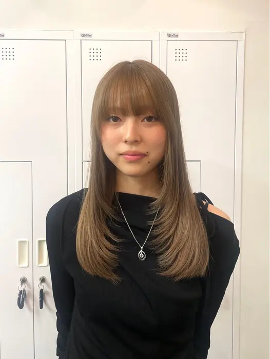 顔周りだけレイヤー
ベースはぱつっとした感じや重めがお好きな方は顔周...