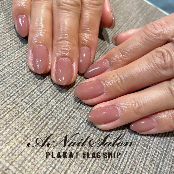 ワンカラー 絶妙なくすみカラーが可愛い ジェル ワンカラー くすみカラー ピンク シンプル A Nail Salon Plaka３所属 石田 久美のネイルデザイン ミニモ