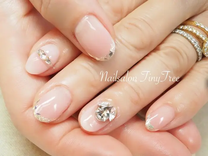 リングネイル Vカットストーンは別料金です お色変更可能です ベースジェルを別途1 100 Nailsalon Tinytree所属 二宮 直子の ネイルデザイン ミニモ