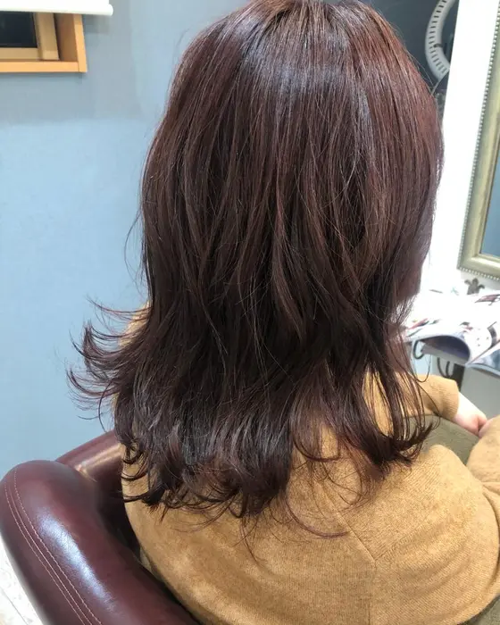 バイオレットカラー 赤紫系で ツヤ と 落ち着いた印象 に Latte Hair Design所属 伊五澤 沙月のヘア カタログ ミニモ