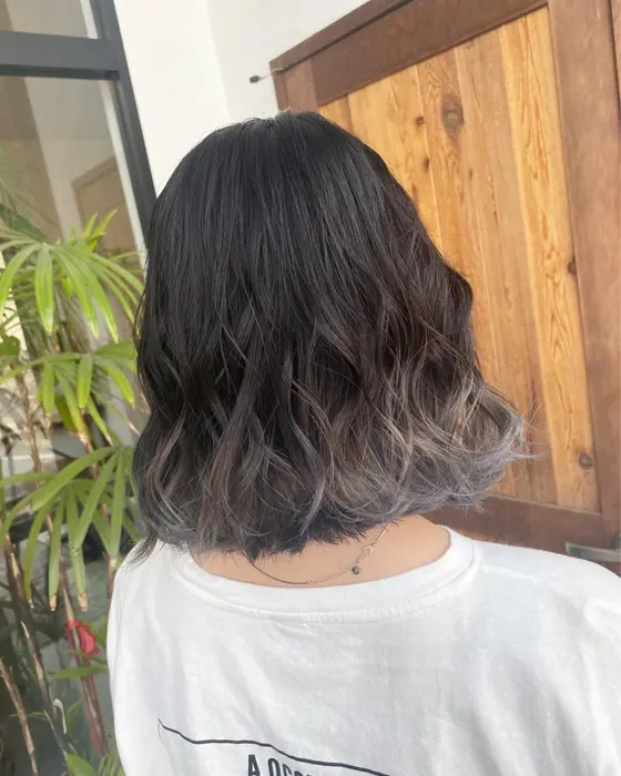 裾カラーグレージュ 最近はプリンが目立たないような全体ブリーチよりも 根元残す グラデーション Salonde Coco所属 酒井 梨央のヘアカタログ ミニモ
